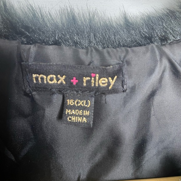 max + Riley black vest faux fur slightly used black color - Picture 3 of 3